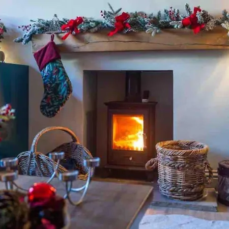 Tranquil Retreat For 6 Guests With Hot Tub Appleby-in-Westmorland