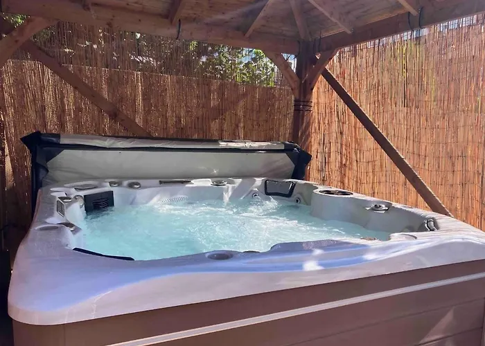 Tranquil Retreat For 6 Guests With Hot Tub Appleby-in-Westmorland