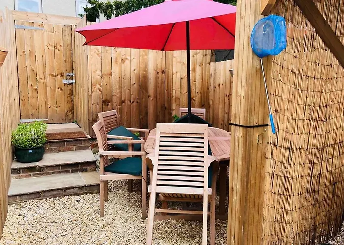 Tranquil Retreat For 6 Guests With Hot Tub Semesterbostad *