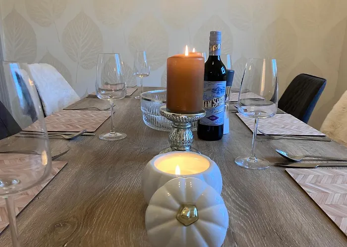 Semesterbostad Tranquil Retreat For 6 Guests With Hot Tub