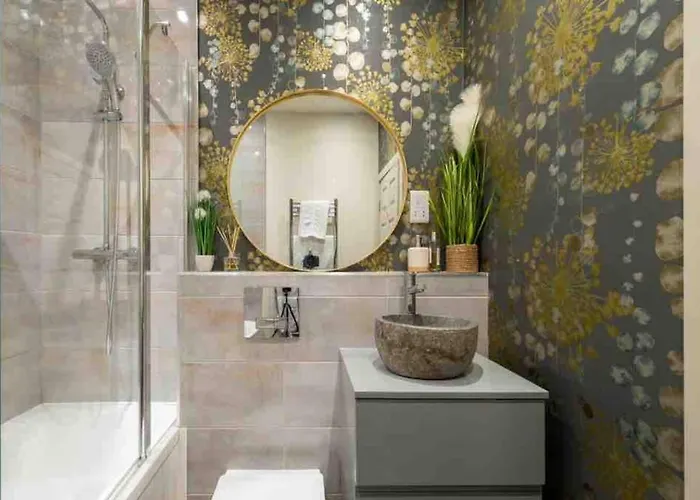 Tranquil Retreat For 6 Guests With Hot Tub Semesterbostad *