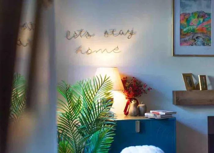 Tranquil Retreat For 6 Guests With Hot Tub Semesterbostad