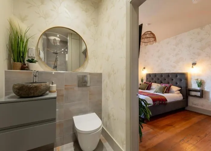 Tranquil Retreat For 6 Guests With Hot Tub Semesterbostad *