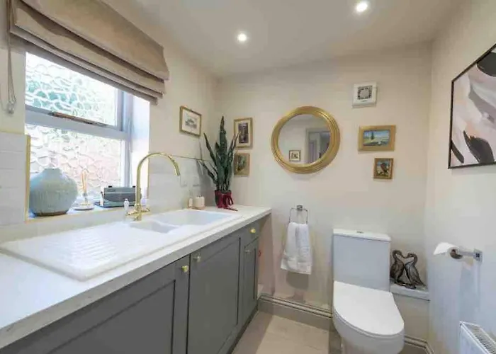 Tranquil Retreat For 6 Guests With Hot Tub Semesterbostad *