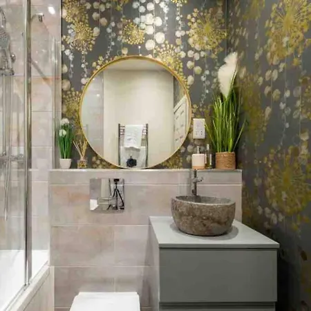 Tranquil Retreat For 6 Guests With Hot Tub Σπίτι διακοπών *