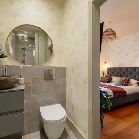 Tranquil Retreat For 6 Guests With Hot Tub Σπίτι διακοπών *