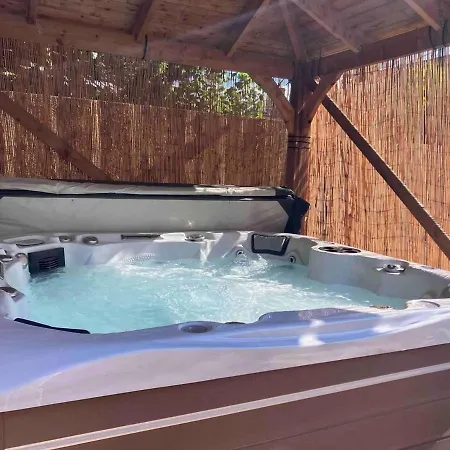 Tranquil Retreat For 6 Guests With Hot Tub Appleby-in-Westmorland