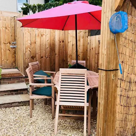 Tranquil Retreat For 6 Guests With Hot Tub Semesterbostad *